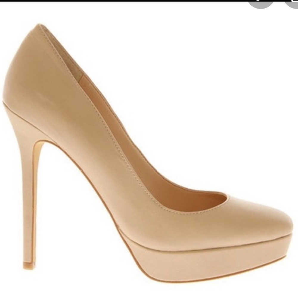 New never worn nude Vince Camuto Niomi